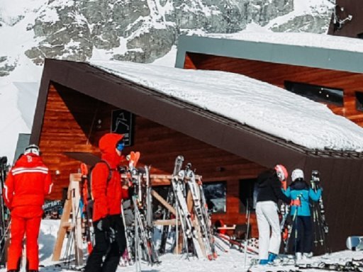Ski Resort Hidden Snowflakes thumbnail